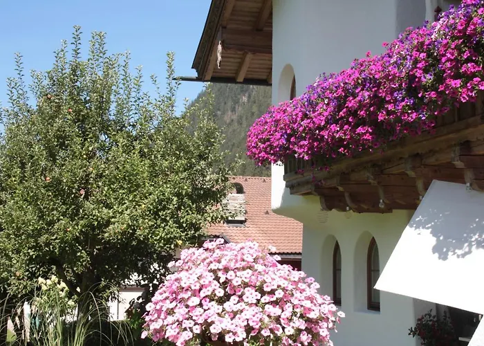 Ξενοδοχείο με διαμερίσματα Vronis Waldhaus Adults Only 4*